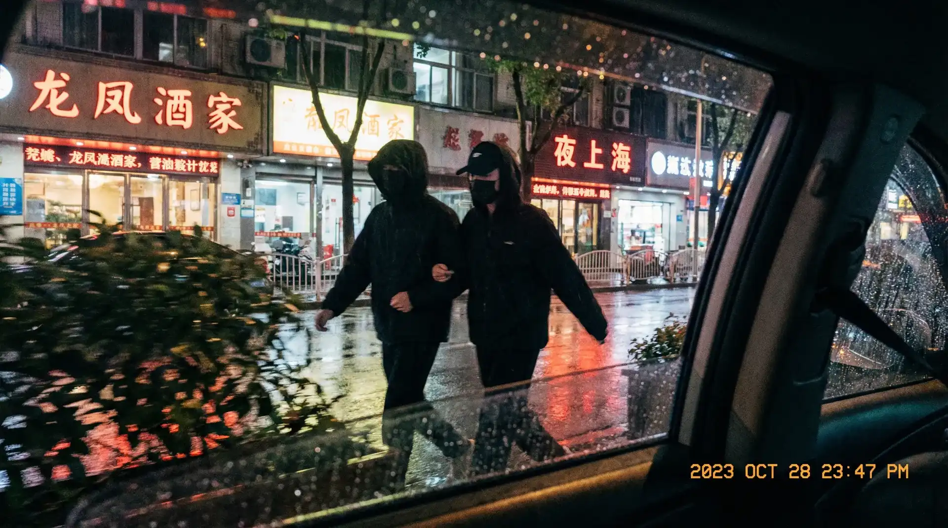 吃瓜51 - 顶流明星深夜密会现场抓拍照片